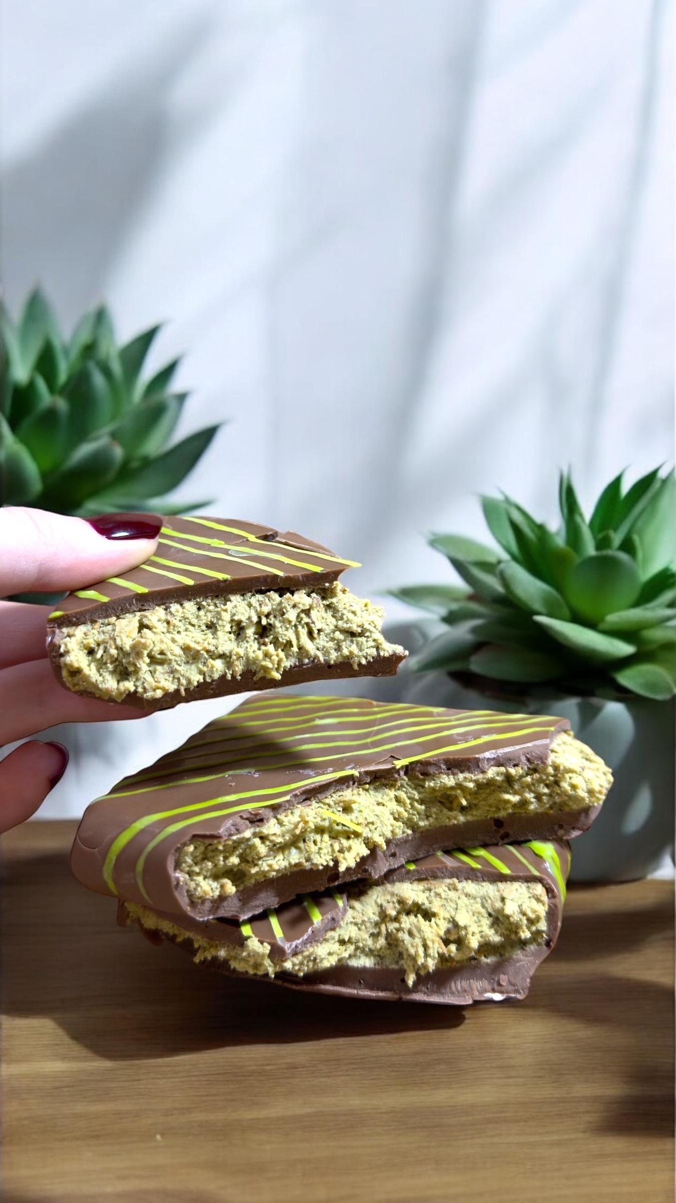 Dubai Chocolate Bar Pistachio, Crispy Kadaifi Chocolate Bar, Chocolate Dubai Bar, Pistachio Cream Dubai, Knafeh Chocolate Pistachio Bar