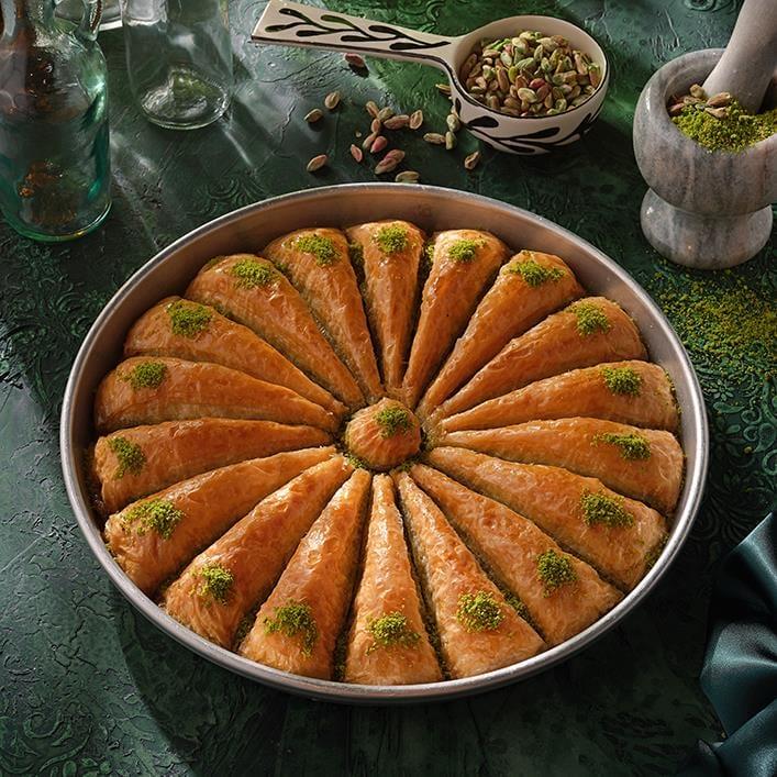 Baklava With Pistachio, Carrot Slice Fresh Baklava, Dessert Gift Box, Turkish Baklava, Homemade Baklava, Pistachio Baklava
