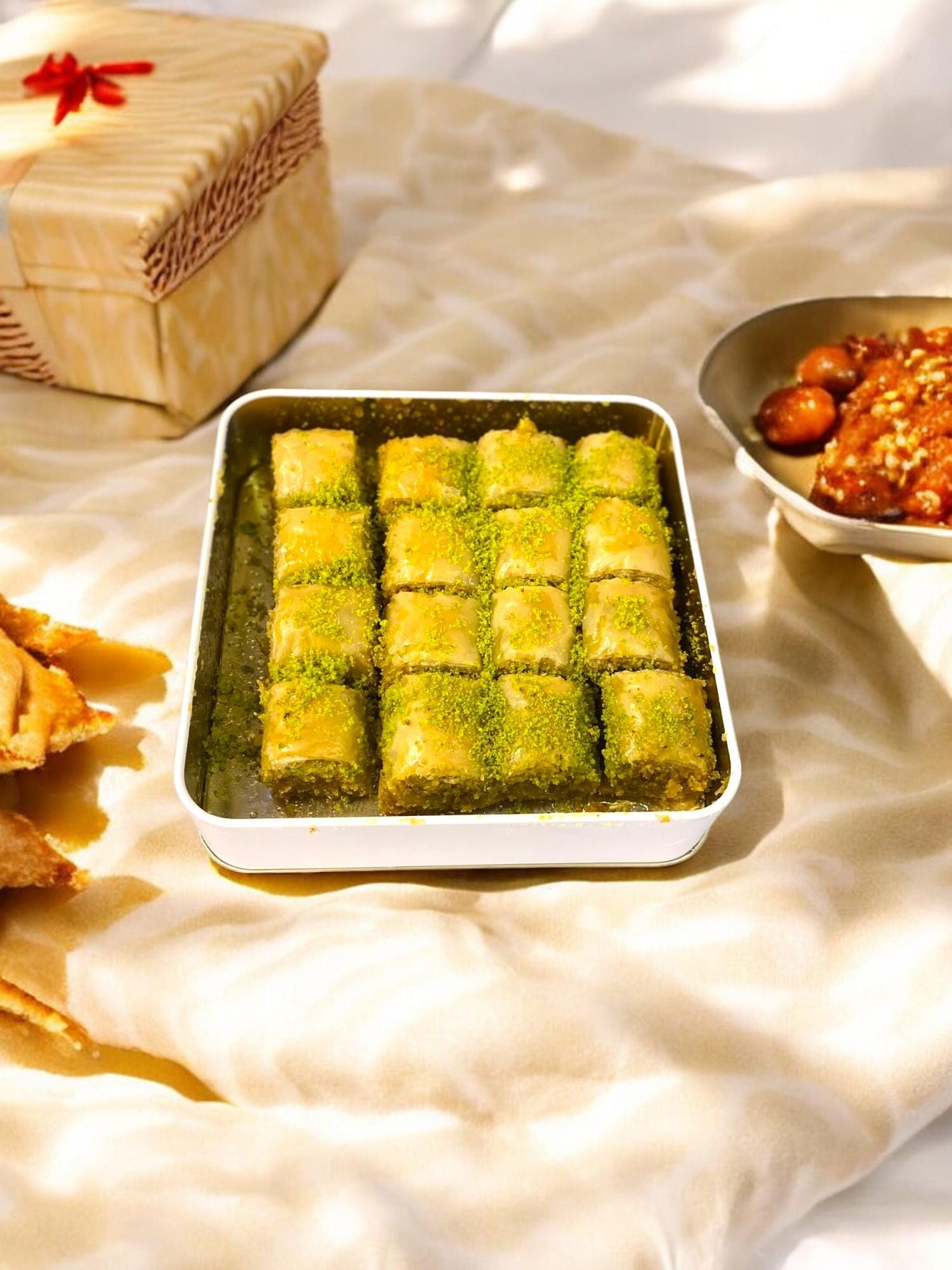 Turkish Mini Baklava With Pistachio, Personalized Gift Baklava, Baklava Free Shipping Tin Box, Homemade Baklava, Turkish Baklava Gift Box