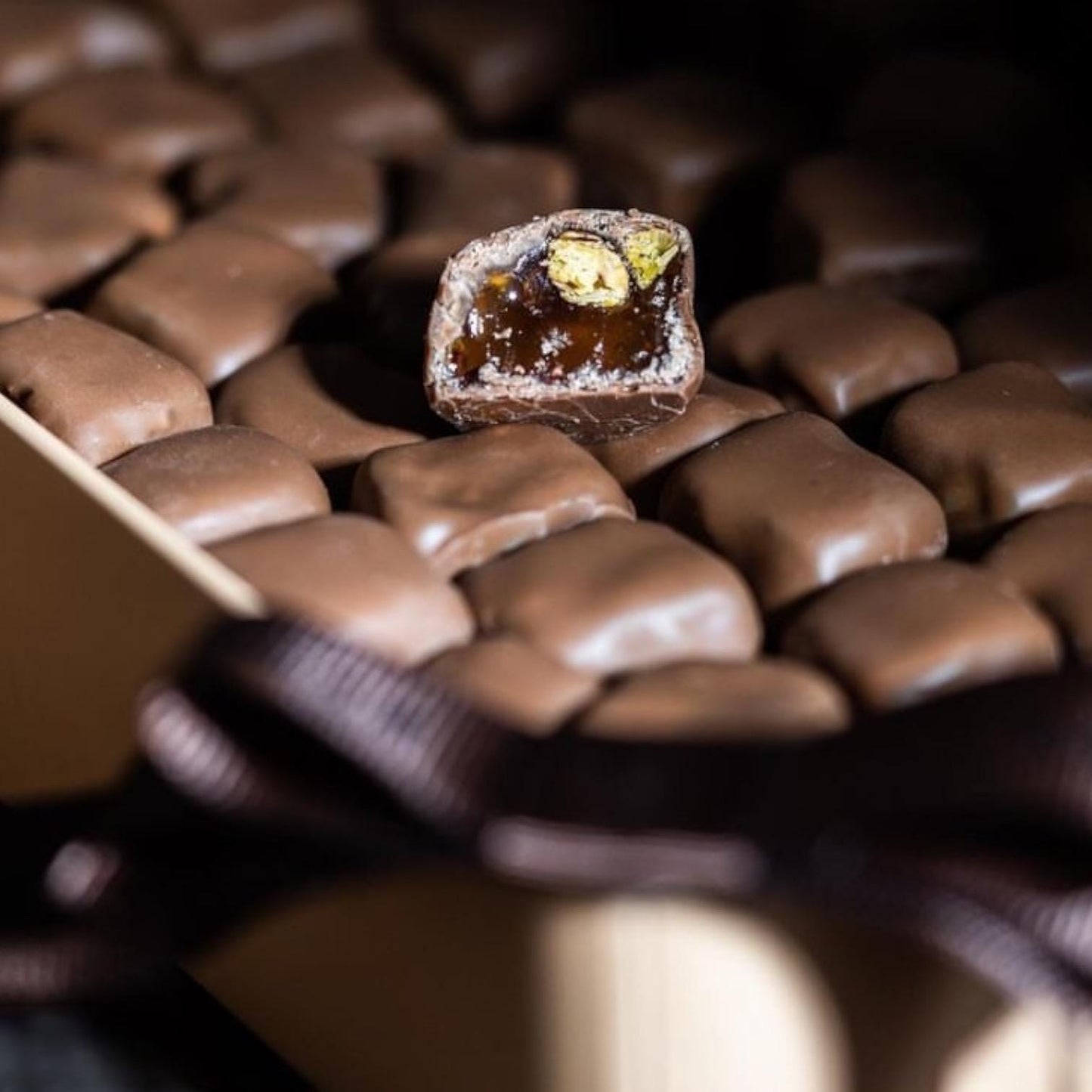 Turkish Delight With Pistachio Tin Box, Gourmet Chocolate Candy, Turkish Delight Gift Box, Soft Candy, Fudge Chocolate Covered Dessert