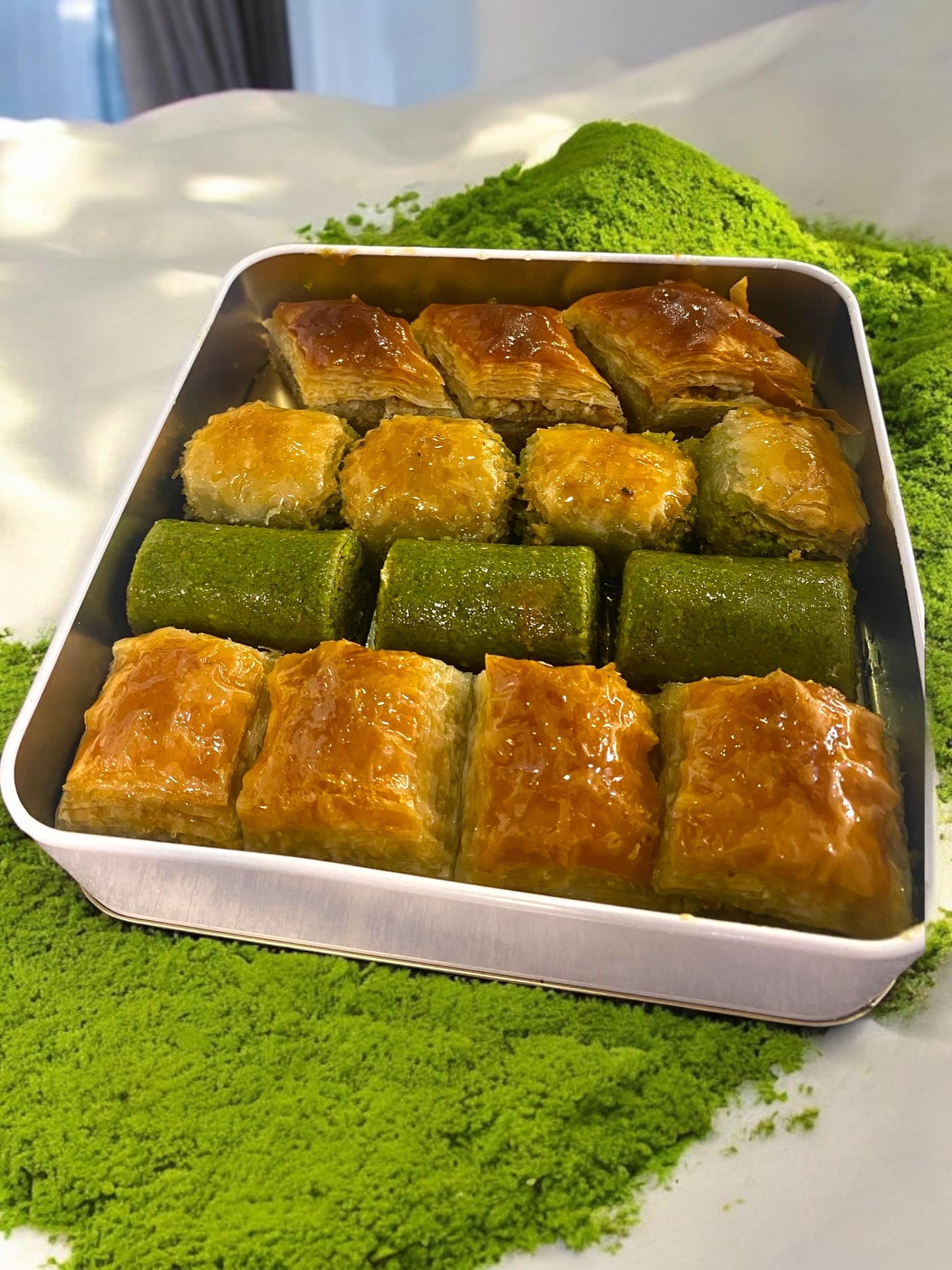 Mixed Turkish Baklava Gift Tin Box, Baklava With Pistachio And Walnut Basket, Crispy and Delicious Baklava, Delicacies for Dessert Lovers