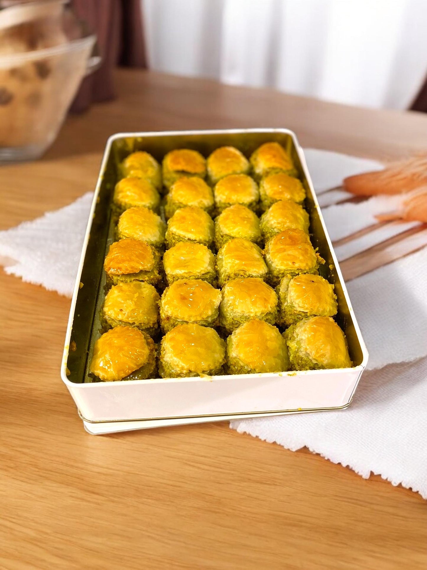 Handmade Baklava Gift Box, Perfect for Pistachio Lovers, Authentic Turkish Baklava With Pistachio Gift Tin Box, Rich Pistschio Baklava