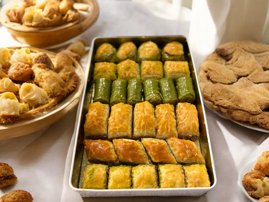 Mixed Turkish Baklava Gift Tin Box, Baklava With Pistachio And Walnut Basket, Crispy and Delicious Baklava, Delicacies for Dessert Lovers