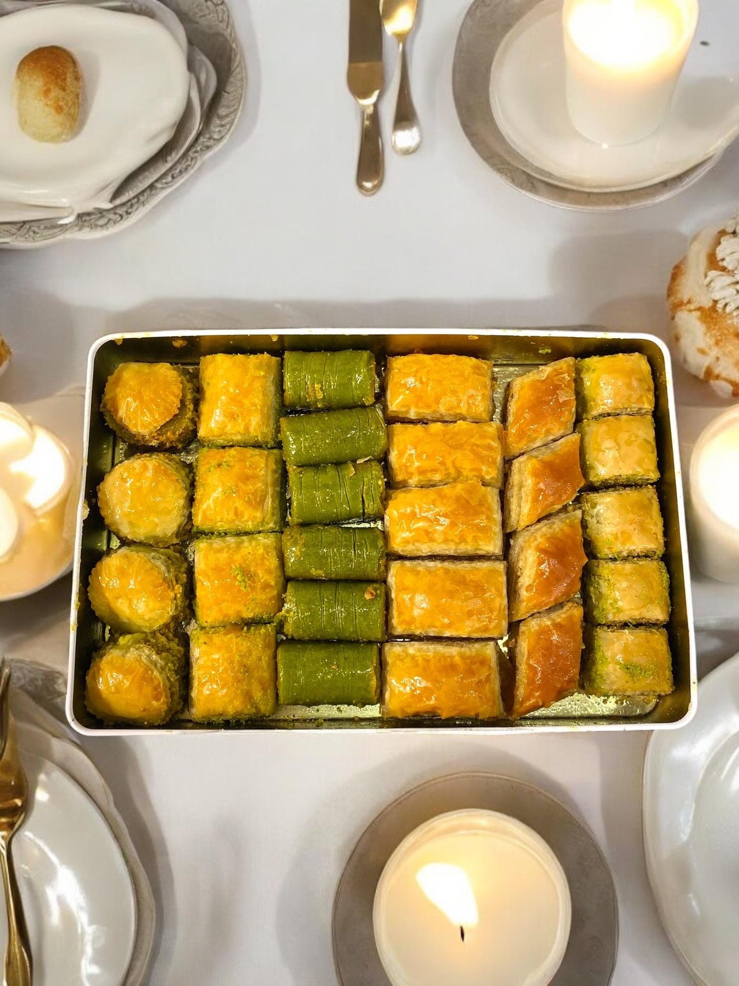 Mixed Turkish Baklava Gift Tin Box, Baklava With Pistachio And Walnut Basket, Crispy and Delicious Baklava, Delicacies for Dessert Lovers