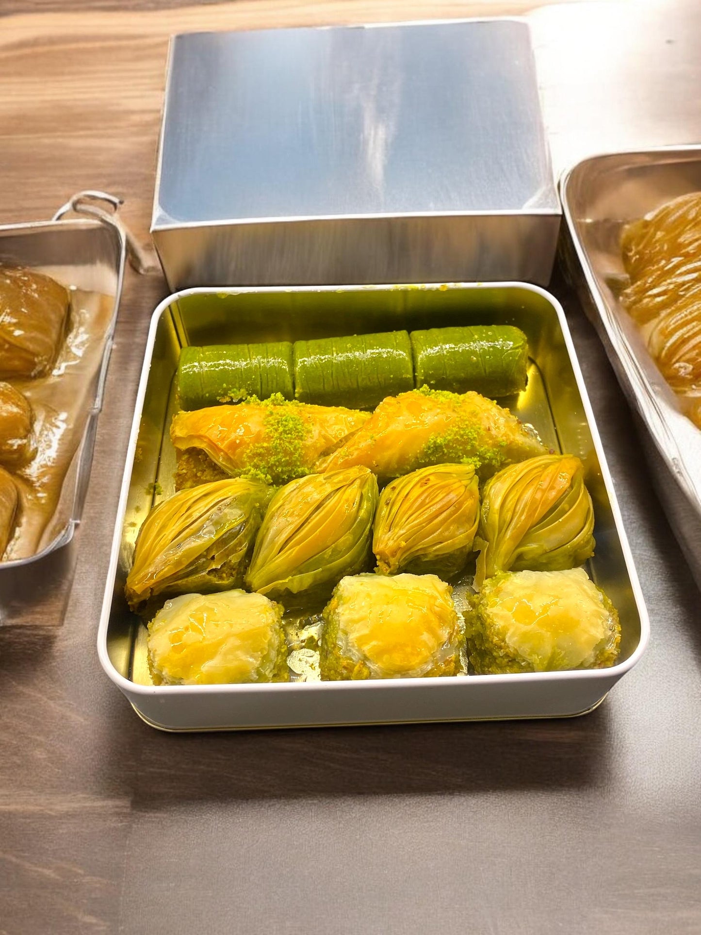 Mixed Turkish Baklava Gift Tin Box, Baklava With Pistachio And Walnut Basket, Crispy and Delicious Baklava, Delicacies for Dessert Lovers