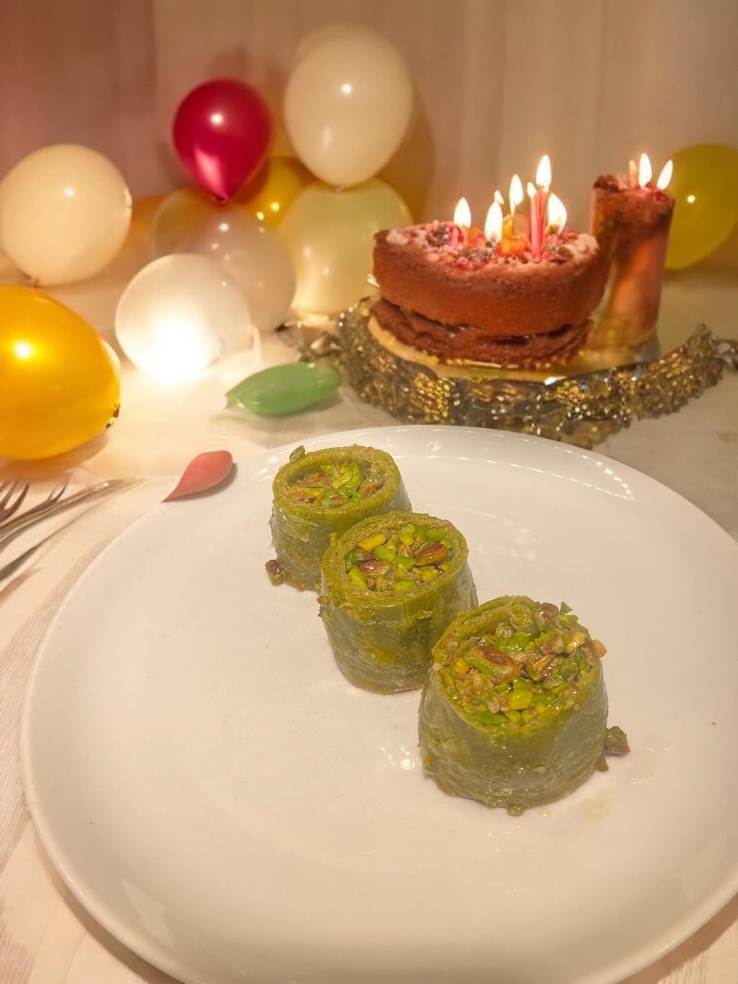 Turkish Baklava With Pistachio, Thin Dough with Lots of Pistachios Baklava Custom Tin Gift Box, Delicious Pistachio Dessert Gourmet Basket
