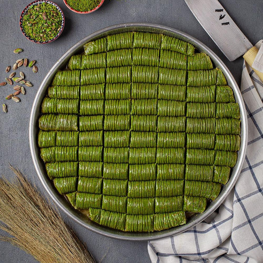 Turkish Baklava With Pistachio Gift Tin Box, Thin Dough with Lots of Pistachios Baklava, Custom Tin Gift Box, Delicious Pistachio Dessert