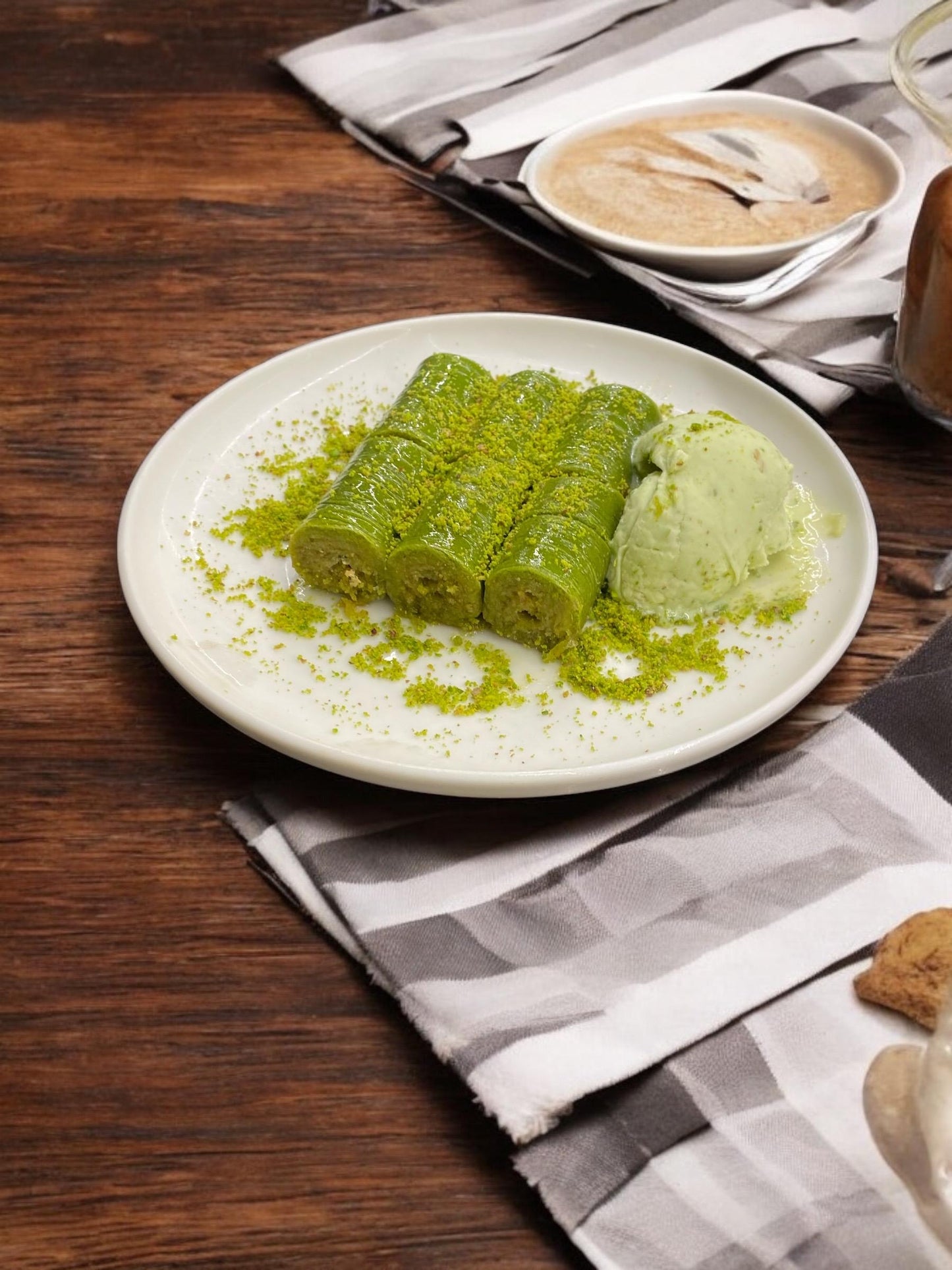 Turkish Baklava With Pistachio Gift Tin Box, Thin Dough with Lots of Pistachios Baklava, Custom Tin Gift Box, Delicious Pistachio Dessert
