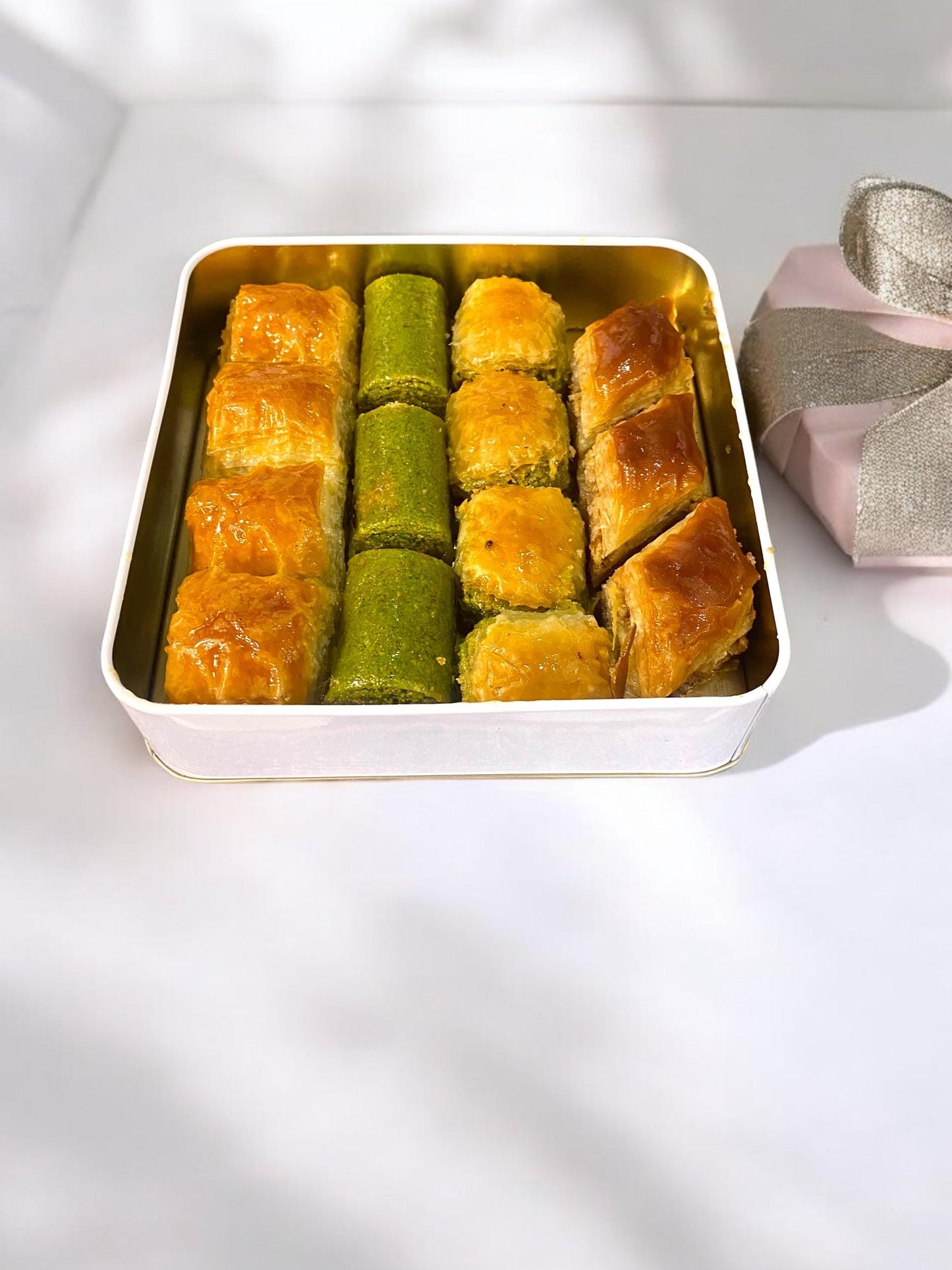 Mixed Turkish Baklava Gift Tin Box, Baklava With Pistachio And Walnut Basket, Crispy and Delicious Baklava, Delicacies for Dessert Lovers