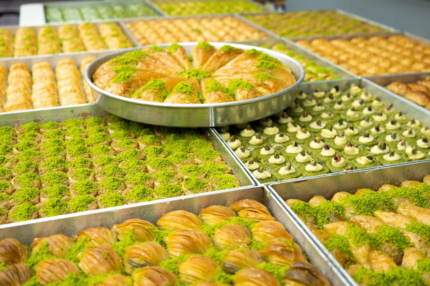 Assorted Baklava Gift Box, Walnut & Pistachio Baklava Tin Box, Customized Turkish Baklava, Handmade Autentic Dessert, Made in Turkey