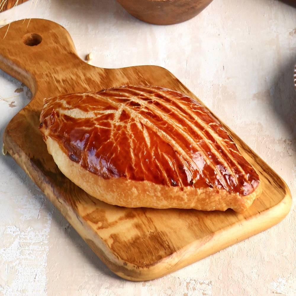 Gourmet Cheese Pie Pastry Box, Homemade Cheese Filled Pockets, Savory Cheese Pastries Turkish Poğaça, Savory Snack, Turkish Food